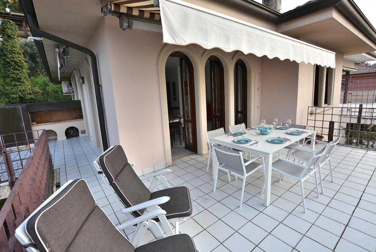 Apartment Frader Otto With Lake View Torri Del Benaco Bagian luar foto