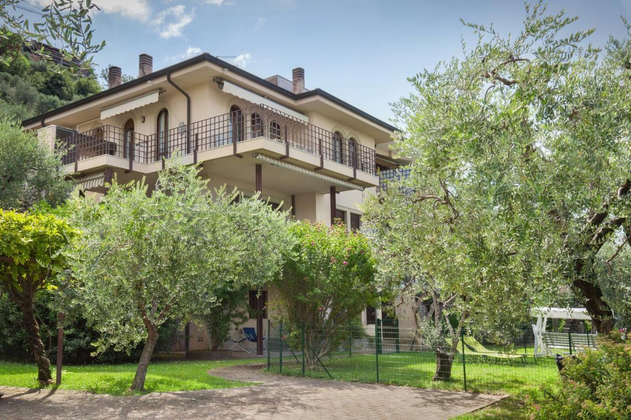 Apartment Frader Otto With Lake View Torri Del Benaco Bagian luar foto