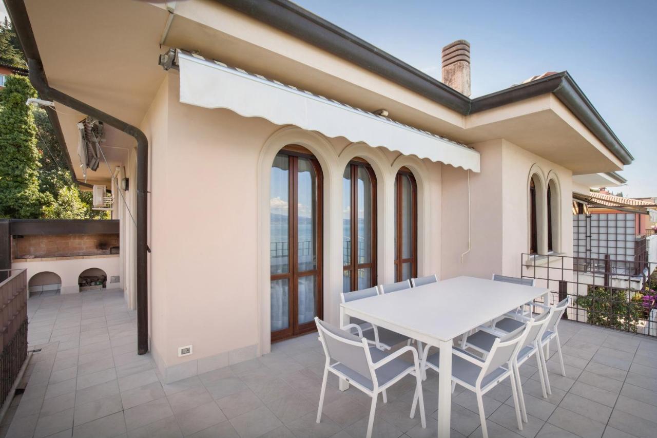 Apartment Frader Otto With Lake View Torri Del Benaco Bagian luar foto